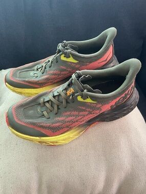 Hoka Men's Grey, Coral & Yellow Road-Running Sneakers Size 9.5